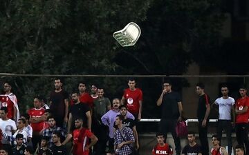 حاشیه دیدار سپیدرود - سپاهان / شعار‌‌های ادامه‌دار هواداران سپیدرود علیه خداداد و بازیکنان 