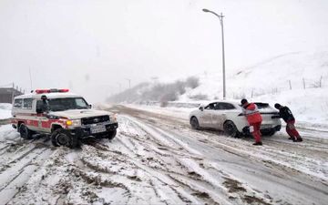  صدها خودرو در این استان گرفتار کولاک و برف شدند 