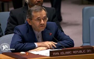 تخت روانچی خواستار سرپیچی همگان از تحریم‌های آمریکا شد
