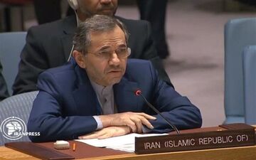 تخت روانچی خواستار سرپیچی همگان از تحریم‌های آمریکا شد
