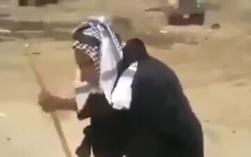 داستان پیرمرد قد خمیده‌ای که ۳۰۰ کیلومتر راه را تا کربلا طی کرد +فیلم 