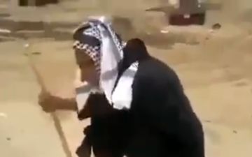 داستان پیرمرد قد خمیده‌ای که ۳۰۰ کیلومتر راه را تا کربلا طی کرد +فیلم 
