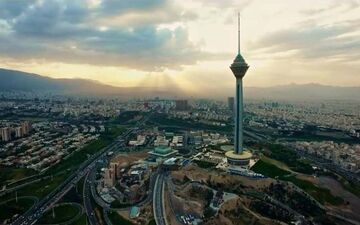 وزش باد شدید و آسمان نیمه ابری در انتظار پایتخت نشینان