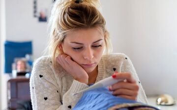 آیا ریختن اسپرم روی شکم باعث بارداری میشود؟