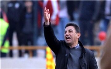 سرمربی اسبق آبی و قرمز پوشان :حرف بزنیم پدر ما را در می‌آورند!