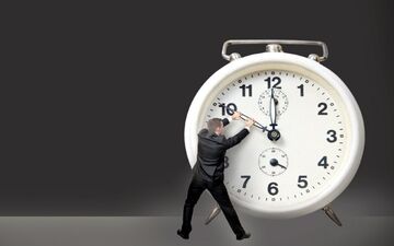 فردا شب ساعت‌ها را یک ساعت به جلو بکشید