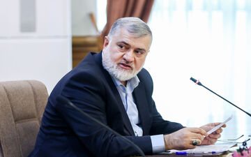 

استاندار تهران اعلام کرد: آسیب به زیرساخت برقی بیش از۱۳۰ نقطه از پایتخت 