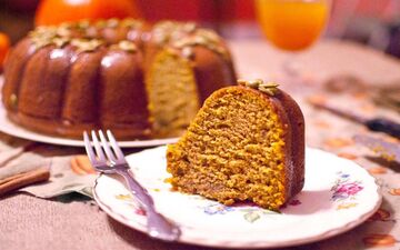 کیک کدو حلوایی | طرز تهیه دسر پاییزی با عطر و طعم بی‌نظیر