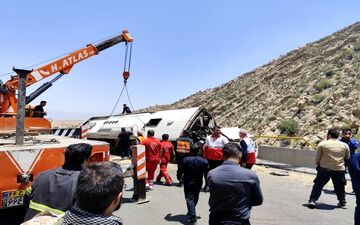 فاجعه در جاده فارس؛ واژگونی اتوبوس ۲۱ کشته و ۲۶ مصدوم برجای گذاشت

