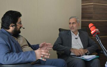 تلویزیون نداشتیم که فیلم های دوره شاه رو ببینم