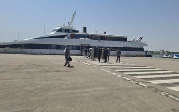 خط دریایی خرمشهر-بصره برای تسهیل سفر زائران اربعین افتتاح شد
