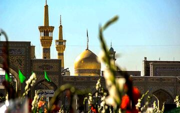 حرم مطهر رضوی در سالروز میلاد حضرت معصومه(س) گلباران می‌شود
