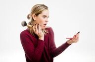 چه کسانی دچار آلرژی لوازم آرایش میشوند؟
