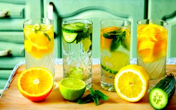 ۵ نوشیدنی لاغرکننده برای آب کردن شکم و پهلو