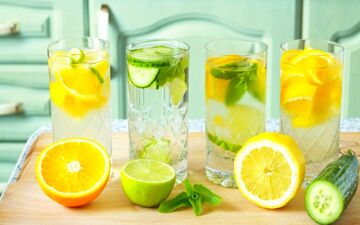 ۵ نوشیدنی لاغرکننده برای آب کردن شکم و پهلو