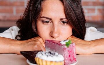 این غذاها زود شما را پیر می کنند