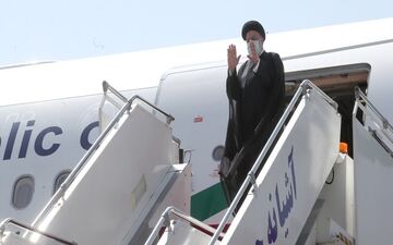 رئیس جمهور وارد آبادان شد
