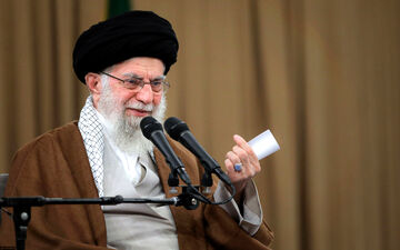آغاز سخنرانی رهبر انقلاب در سالگرد رحلت حضرت امام خمینی
