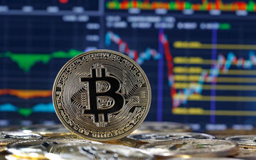 افزایش قیمت بیت کوین تا ۶۶ هزار دلار 