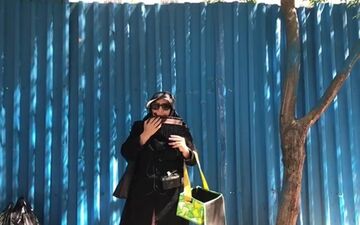  فلوت نوازی یک زن در راسته بازار تهران+فیلم