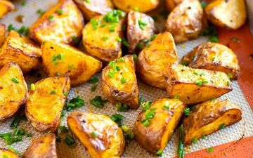 طرز تهیه سیب زمینی تنوری با سس قارچ؛ لذیذ و به سبک رستورانی
