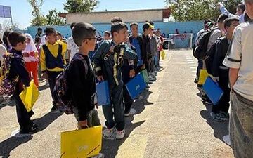 توزیع سه هزار بسته لوازم‌التحریر به دانش‌آموزان نیازمند توسط بیمه معلم