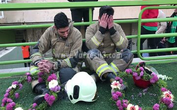 اشک دلخراش آتش‌نشان‌ها در آزادی
