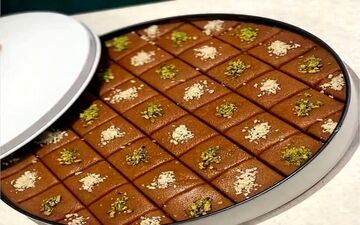 حلوای مجلسی خانگی؛ طعمی بی‌نظیر و ظاهری دلربا (با فیلم آموزشی)