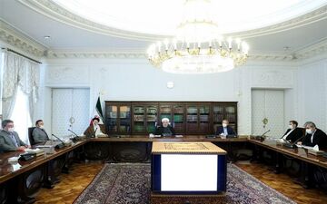 تاکید روحانی بر ضرورت پرداخت بهنگام حقوق و مستمری کارکنان و بازنشستگان
