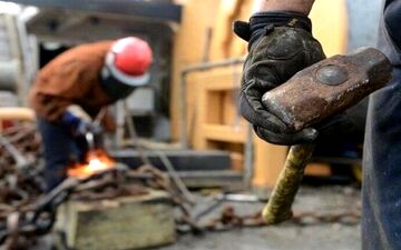 جزییات افزایش حداقل دستمزد کارگران در سال ۱۴۰۴؛ دریافتی کارگران متاهل با دو فرزند به ۱۶۳ میلیون ریال رسید