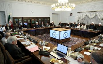 دولت با تمام توان به دنبال حل مشکلات مردم است