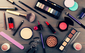 در فضای مجازی گول تبلیغات محصولات آرایشی و بهداشتی را نخورید