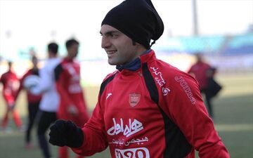 عکس/ مهاجم پرسپولیس با تیپ جدید و متفاوت را ببینید