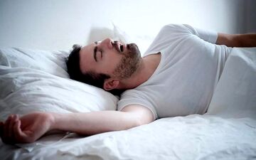 آبریزش دهان در خواب؛ نشانه‌ی بیماری‌های خطرناک!