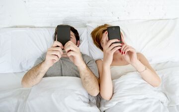  رابطه‌ای قوی تنها با ۶۰ ثانیه در روز؛ راز پایداری عشق در لحظات کوچک