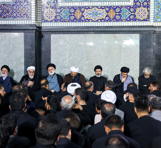 تصاویری از سومین شب آیین بزرگداشت رهبر شهید از طرف رهبر انقلاب در حرم مطهر رضوی