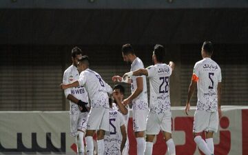  هوادار مقابل فولاد یک غایب دارد 