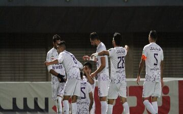  هوادار مقابل فولاد یک غایب دارد 
