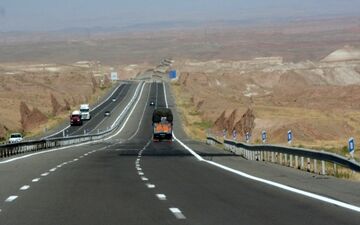 چهار کیلومتر دیگر از بزرگراه ایلام- مهران زیر بار ترافیک قرار گرفت