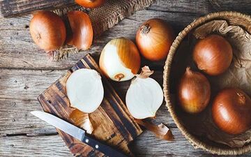 چگونه بدون اشک پیاز خرد کنیم؟ فیزیک‌دانان راهش را پیدا کردند