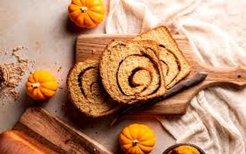 طرز تهیه نان کدو حلوایی دارچینی 