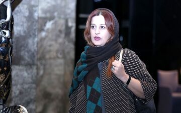 خارج گردی بازیگر مشهور زن ایرانی برنده سیمرغ