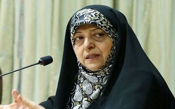 تاکید ابتکار بر محاسبه «بیمه زنان خانه‌دار» بر اساس کاری که در منزل انجام می‌دهند