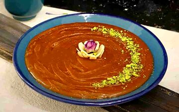 طرز تهیه حلوای عسلی؛ دسر سنتی شمالی بدون شکر با طعمی لطیف