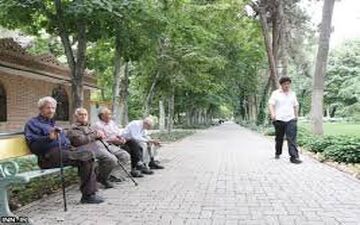 60 درصد بازنشستگان حداقل‌بگیرند/ دولت برای همسان سازی حقوق‌ها فکری کند