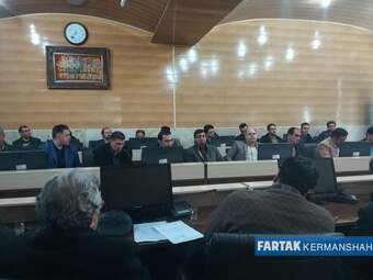 نشست هم اندیشی اصناف و بازاریان کرمانشاه با مدیرکل سازمان صنعت، معدن و تجارت