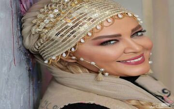 ویدئوی منشوری از شنا کردن بهاره رهنما وصبحانه لاکچریش در استخر