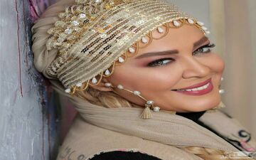 ویدئوی منشوری از شنا کردن بهاره رهنما وصبحانه لاکچریش در استخر
