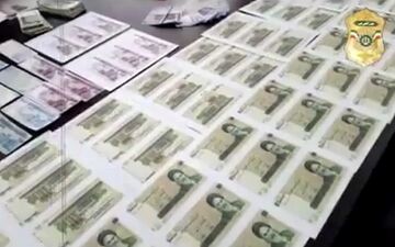 این اسکناس‌ ها جعلی و کشف پلیس آگاهی تهران است!+فیلم