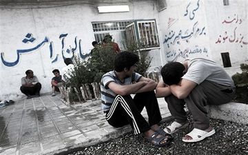 معتادان متجاهر کردستان تحت درمان قرار می‌گیرند؛ اعتیاد خانواده‌ها را هدف قرار داده است